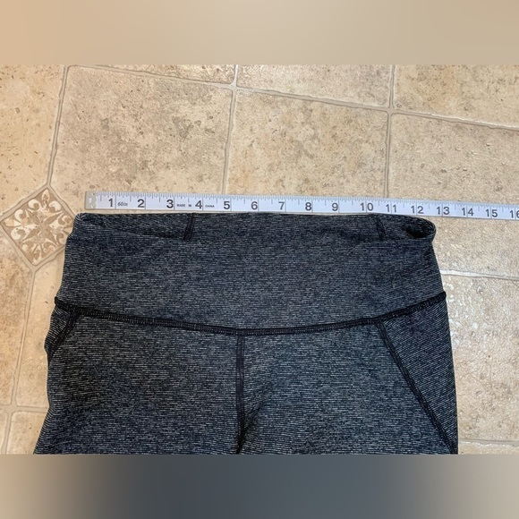 Under Armour Women Black Compression Heat Gear Capri Pant Sz Small - Picture 3 of 6